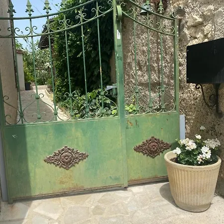 Lou Mut * לקטור